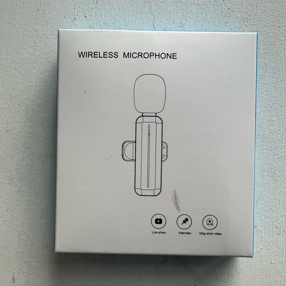 Wireless microphones x 2 for iPhone - Picture 1 of 3